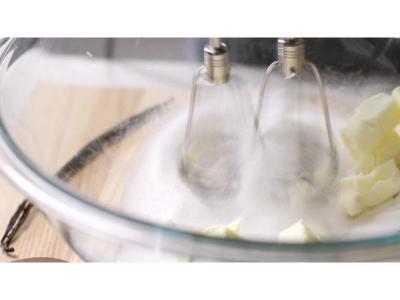 KitchenAid 6 Speed Hand Mixer with Flex Edge Beaters in Contour Silver - KHM6118CU