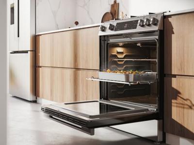 30" Bosch 100 Series Freestanding Gas Range in Stainless Steel - HGF1050MUC