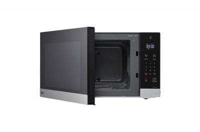 LG 0.9 Cu. ft. NeoChef Countertop Microwave with Smart Inverter - MSER0990S