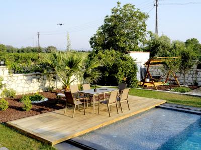 Fig & Cherry Powder-Coated Aluminum Table - Souris Table