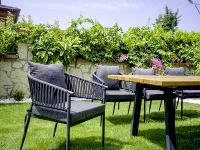 Fig & Cherry Powder-Coated Aluminum Table - Dakota Table